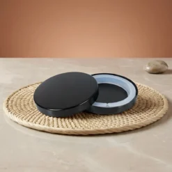 Black metallic lid