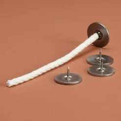 Round wick holder with thorn