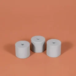 Silicone sealing plug