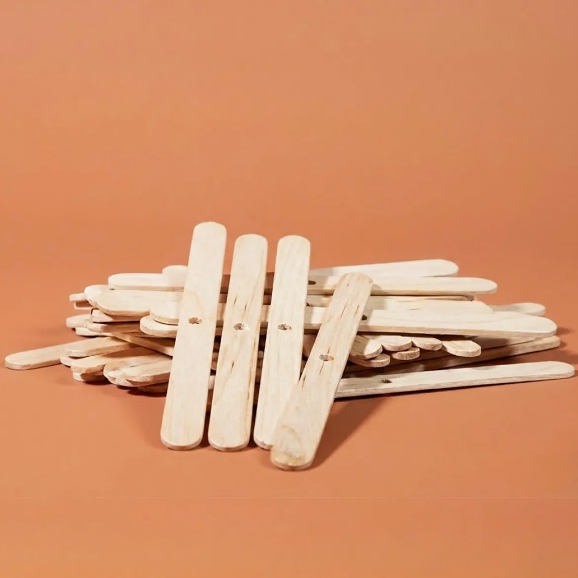 Wooden wick centerer