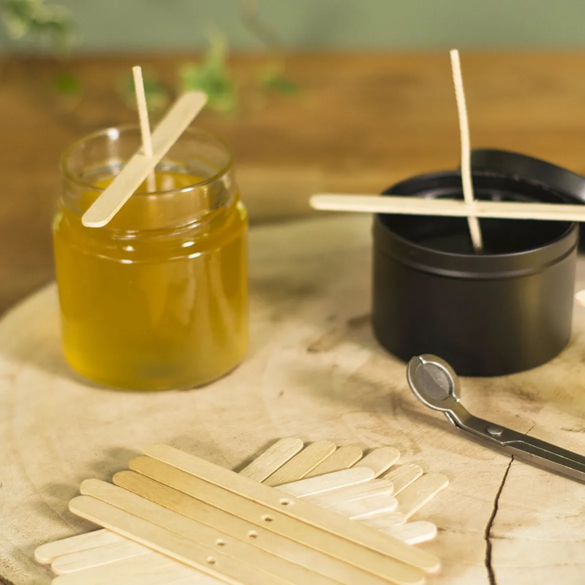 Wooden wick centerer